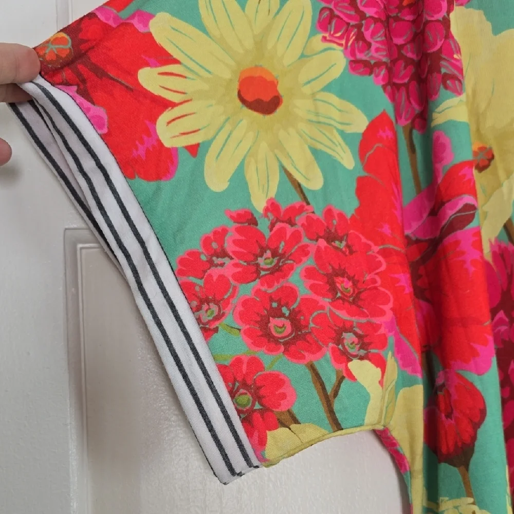 Southern Stitch Floral Top - Picture 2 of 3